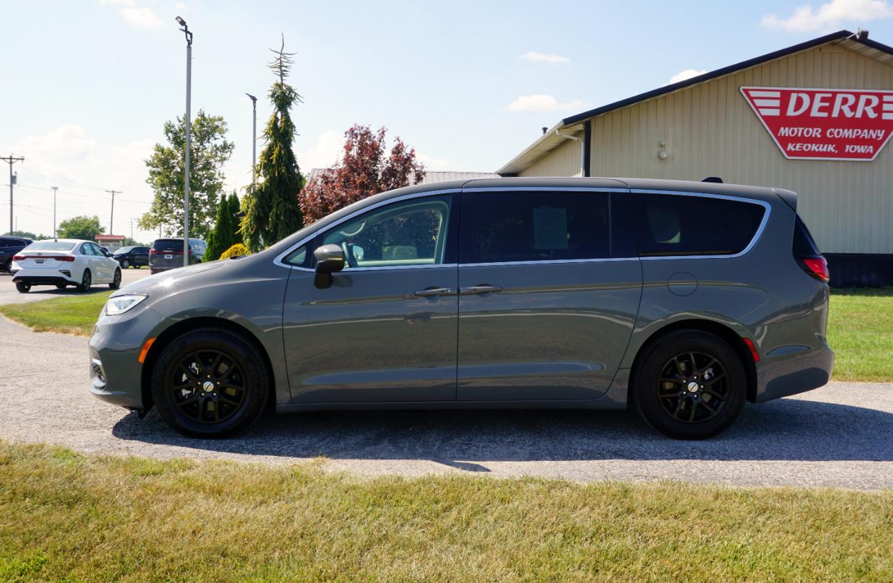 Chrysler Pacifica Touring L 2023