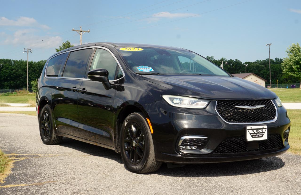 Chrysler Pacifica Touring L 2023