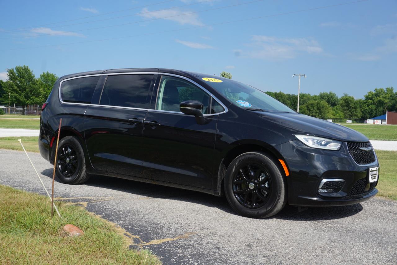 Chrysler Pacifica Touring L 2023