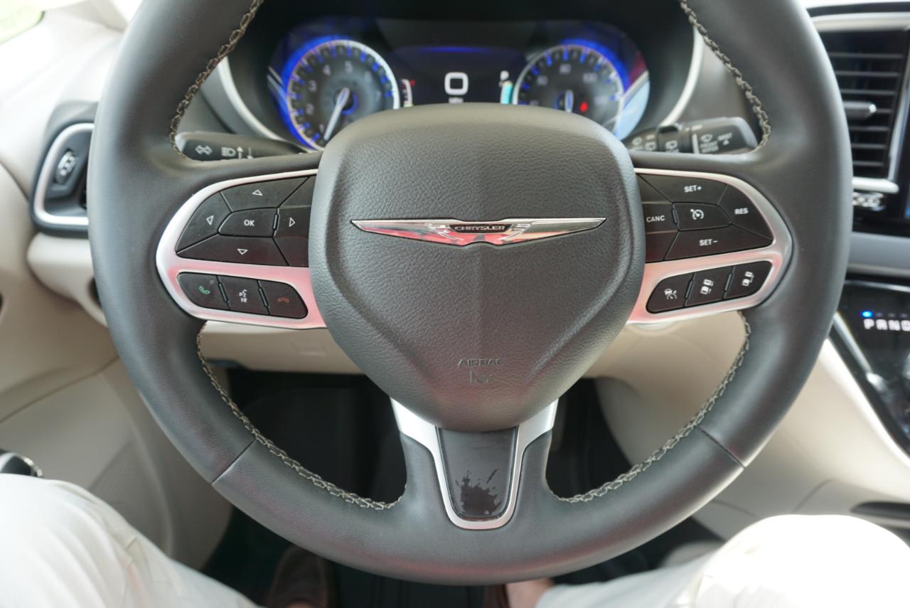 Chrysler Pacifica Touring L 2023