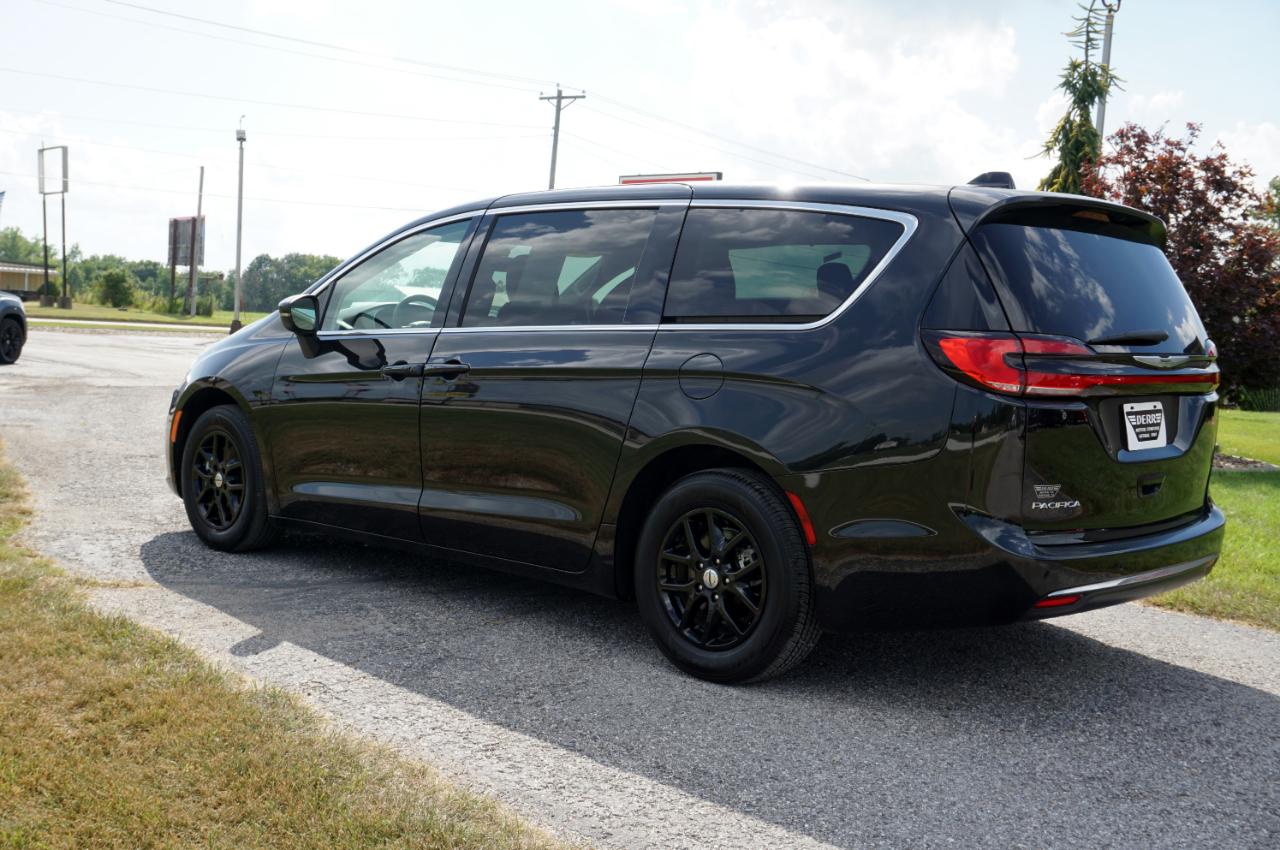 Chrysler Pacifica Touring L 2023