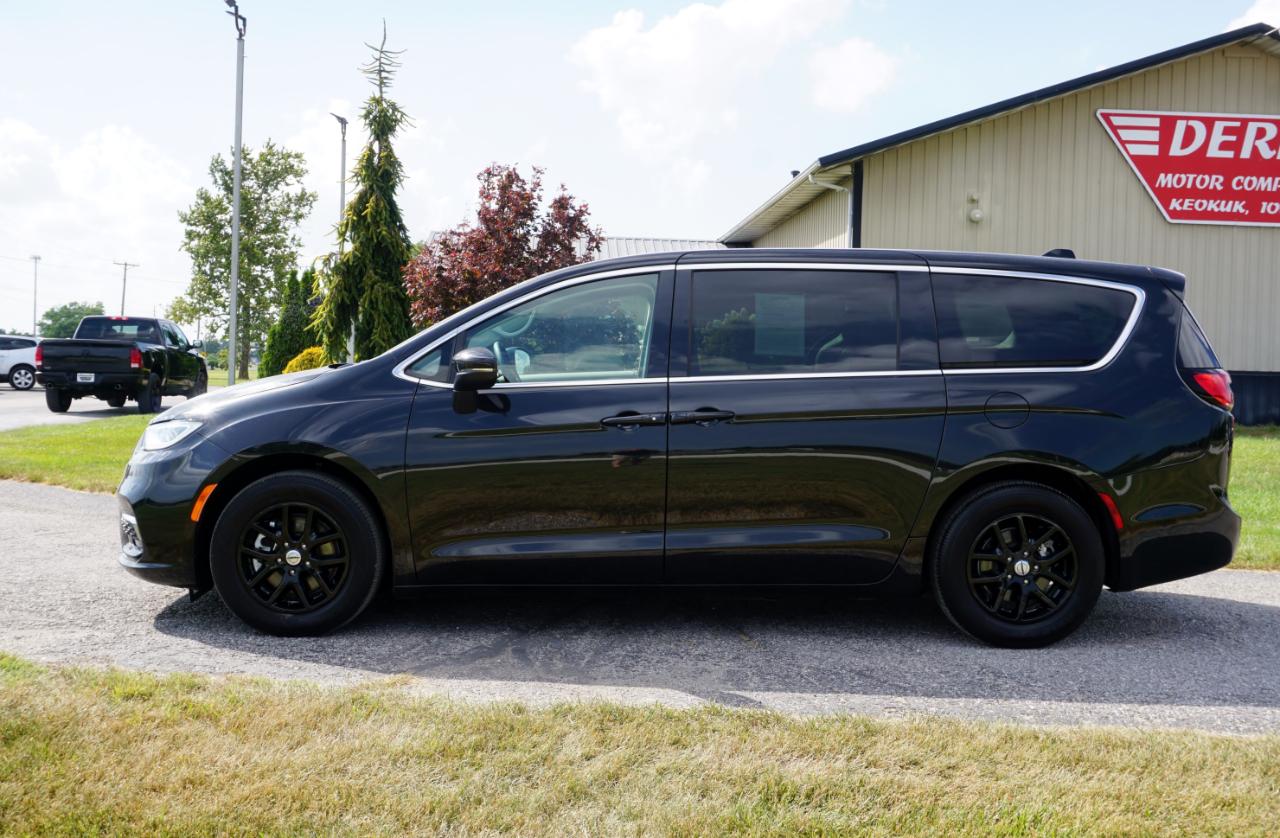 Chrysler Pacifica Touring L 2023
