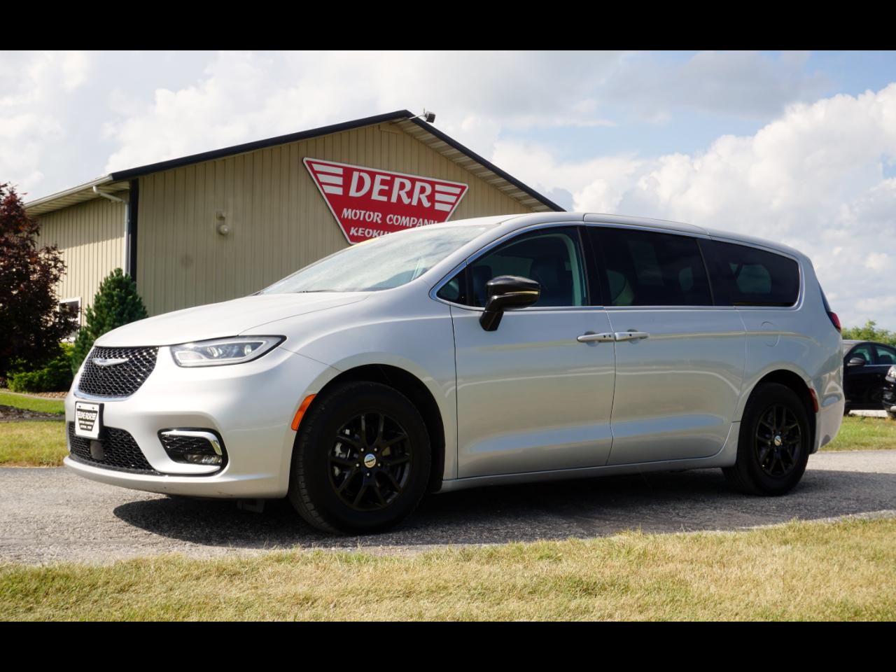 Chrysler Pacifica Touring L 2024