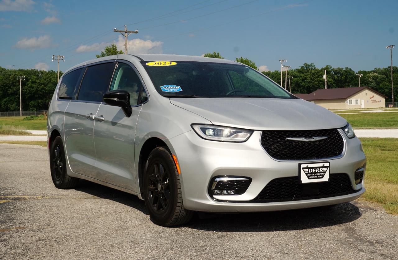 Chrysler Pacifica Touring L 2024