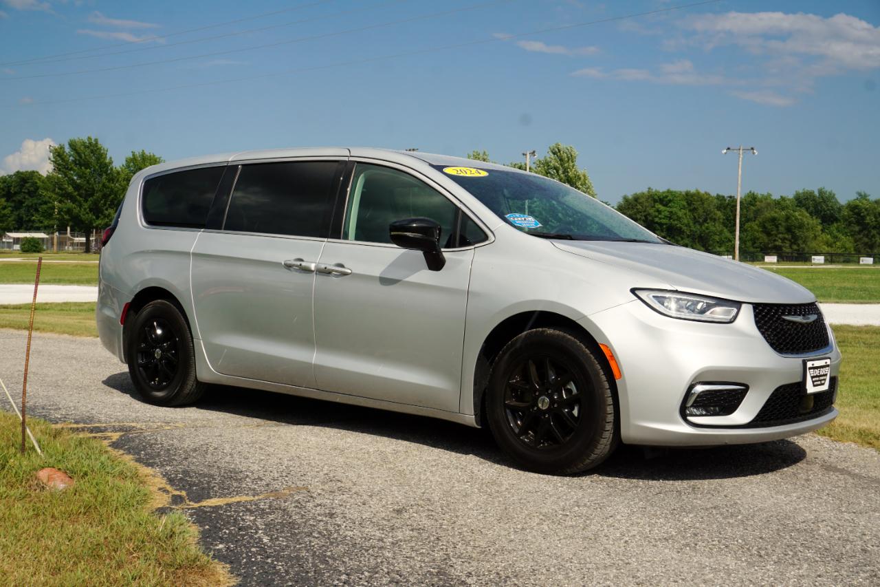 Chrysler Pacifica Touring L 2024
