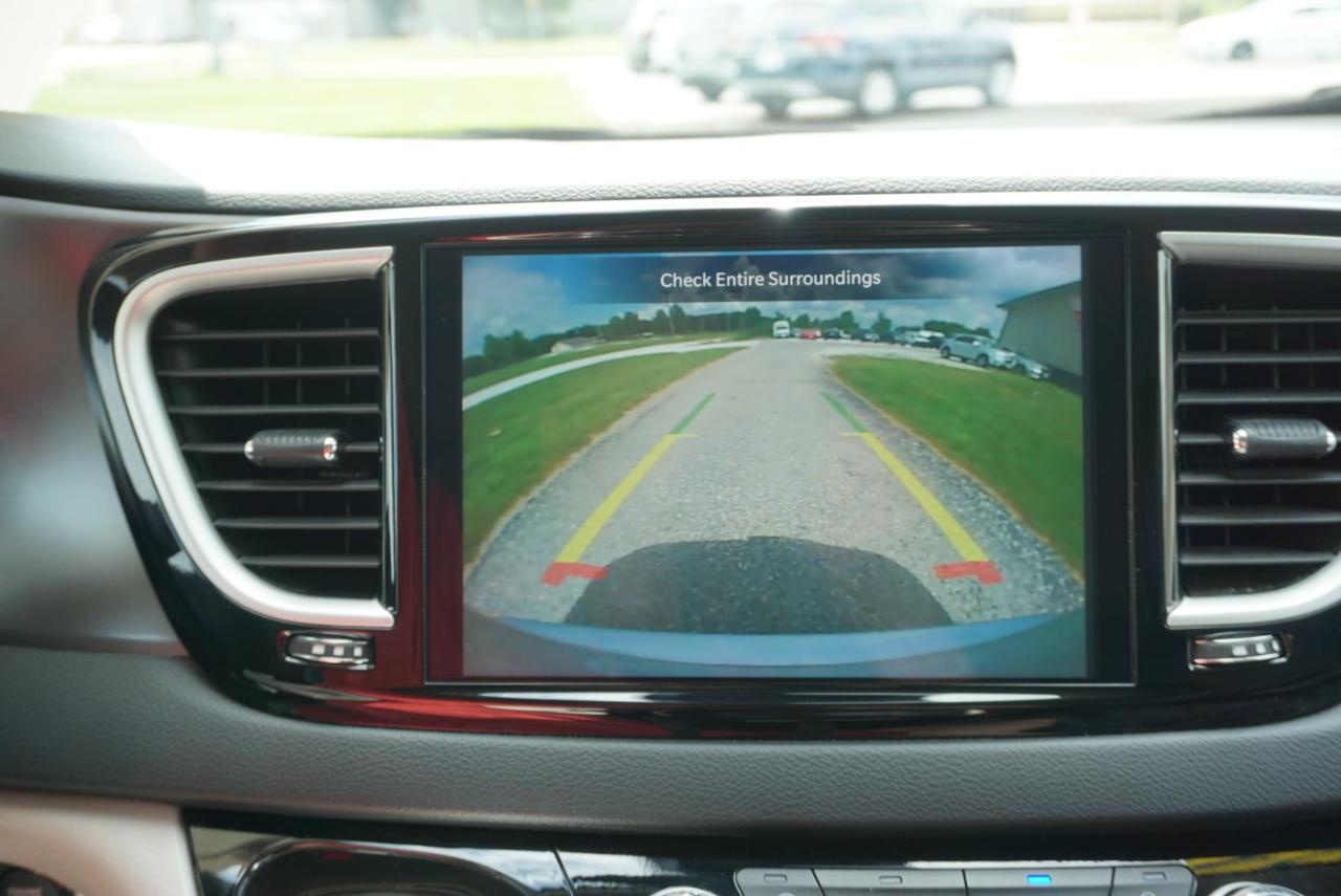 Chrysler Pacifica Touring L 2024