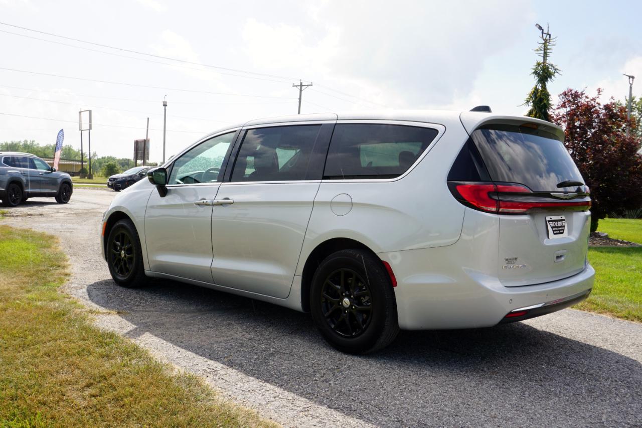 Chrysler Pacifica Touring L 2024