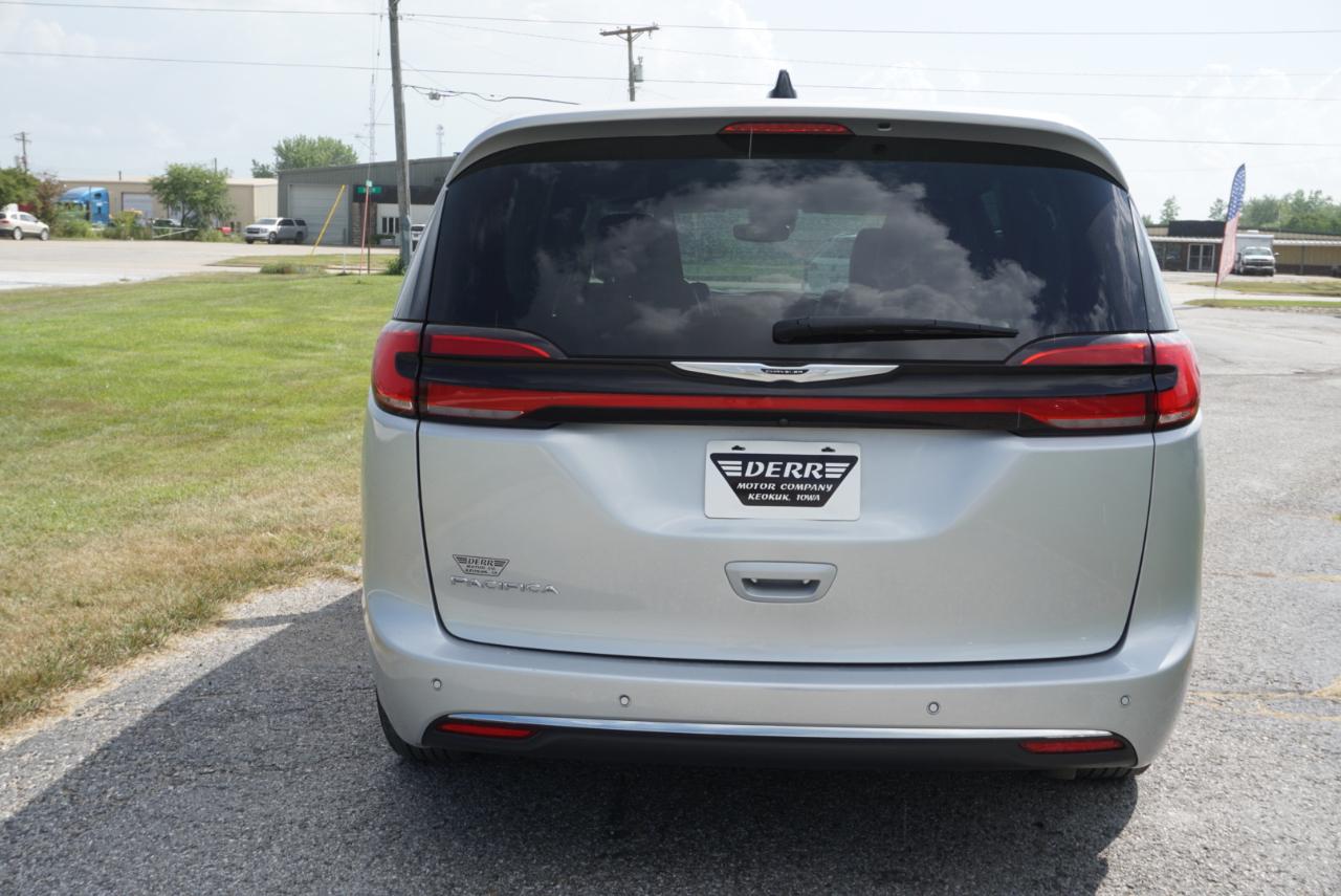 Chrysler Pacifica Touring L 2024