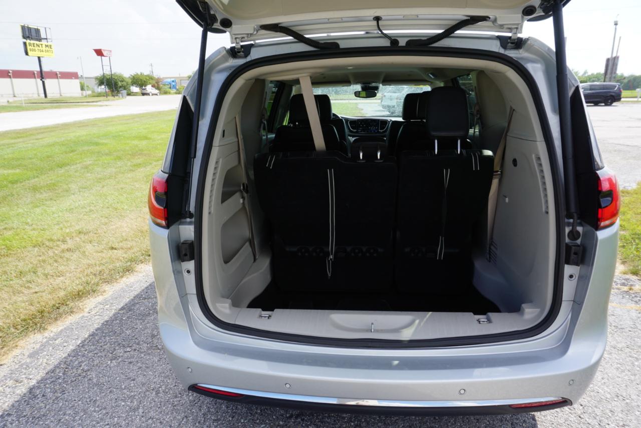 Chrysler Pacifica Touring L 2024
