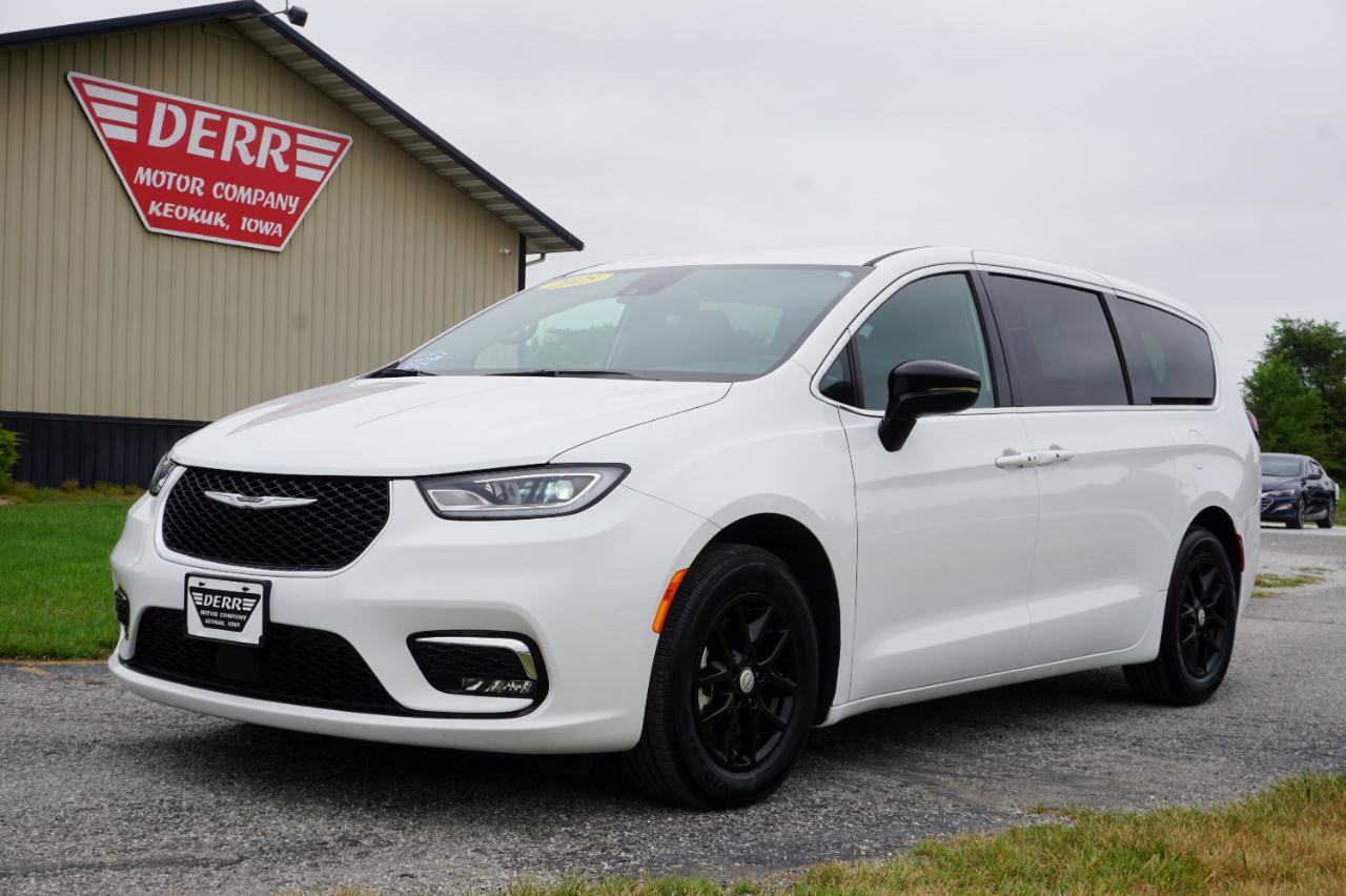 Chrysler Pacifica Select 2025