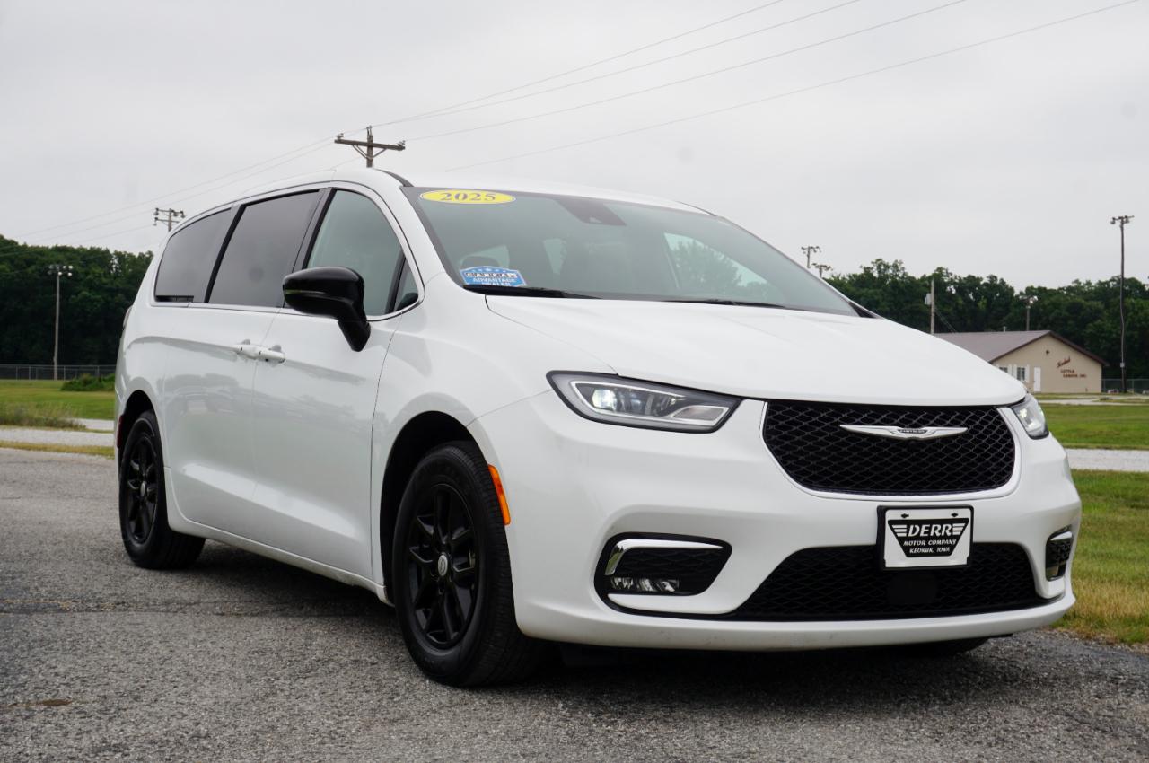 Chrysler Pacifica Select 2025