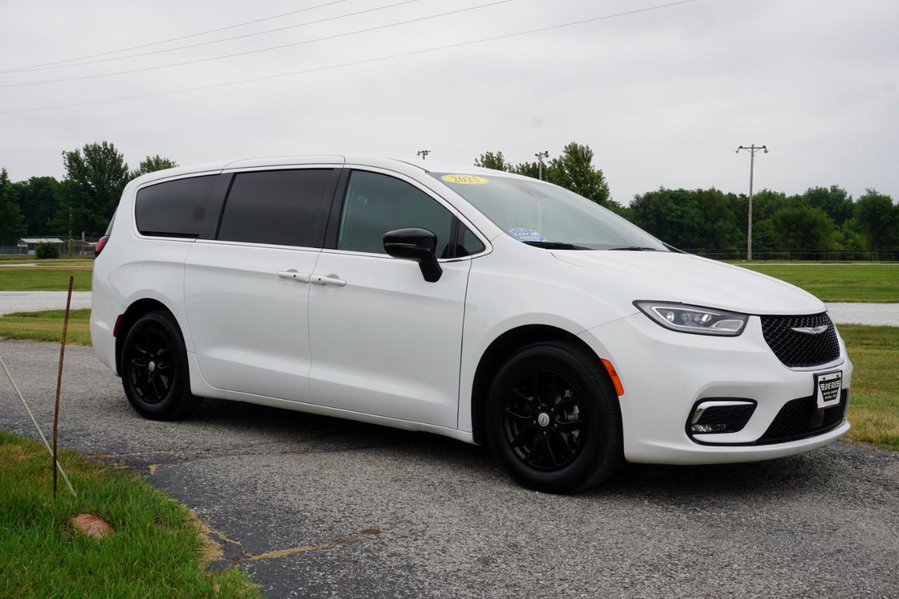 Chrysler Pacifica Select 2025