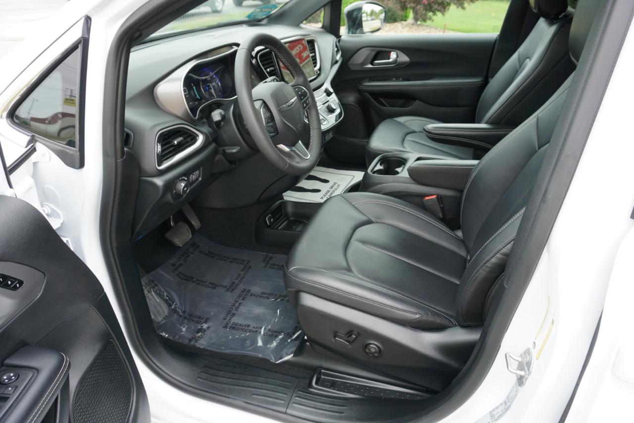 Chrysler Pacifica Select 2025