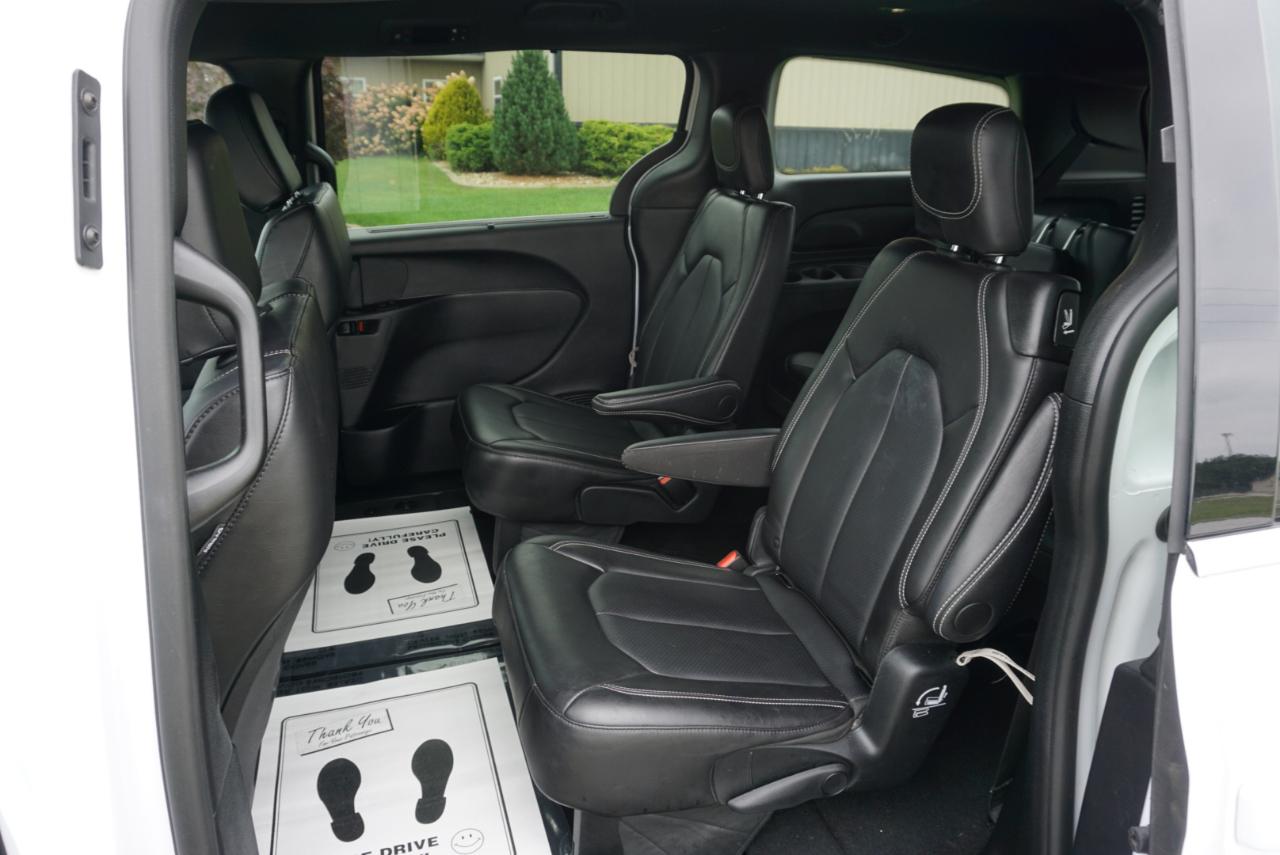 Chrysler Pacifica Select 2025