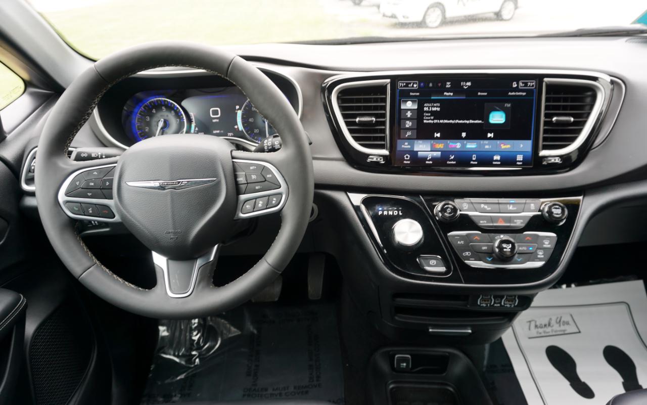 Chrysler Pacifica Select 2025