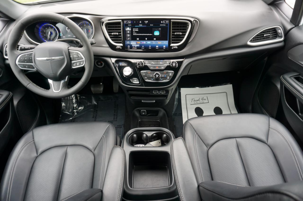 Chrysler Pacifica Select 2025