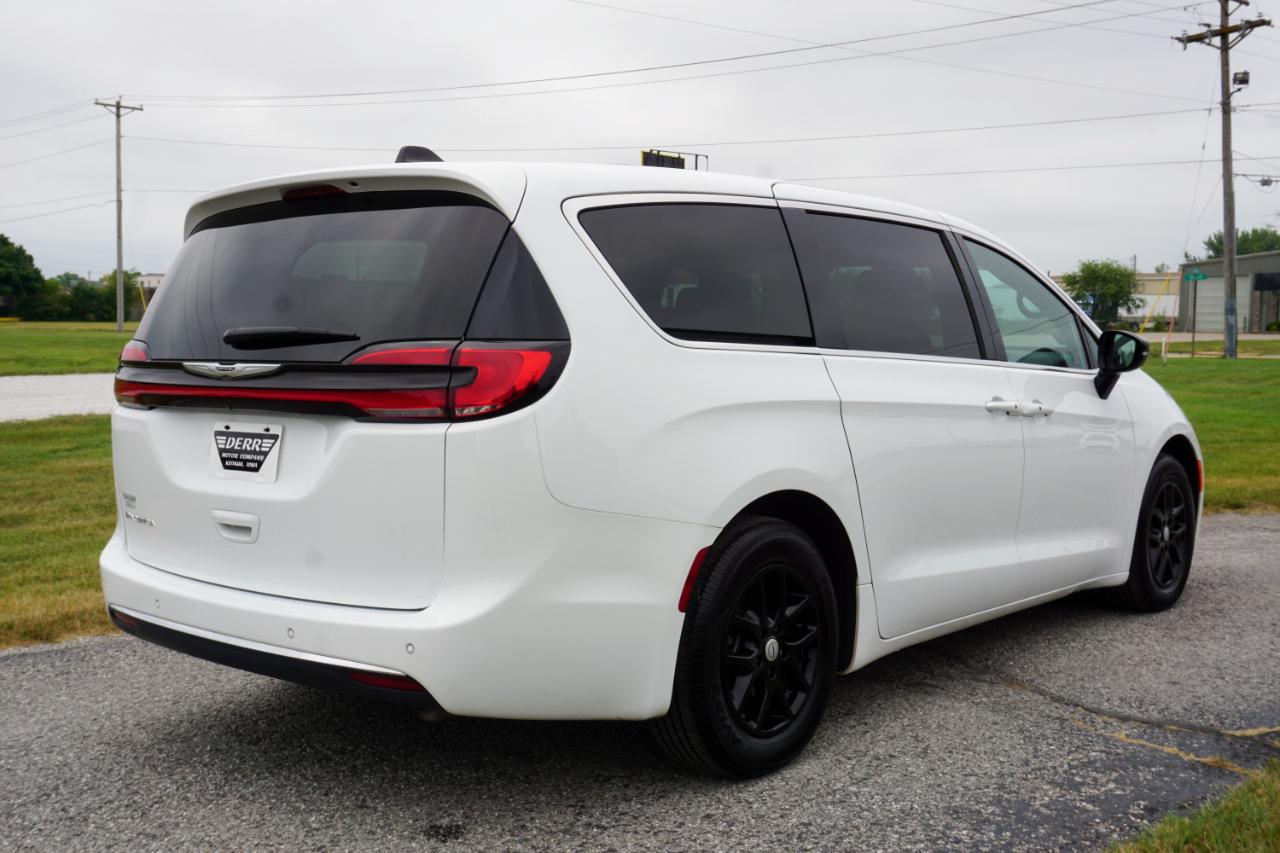 Chrysler Pacifica Select 2025