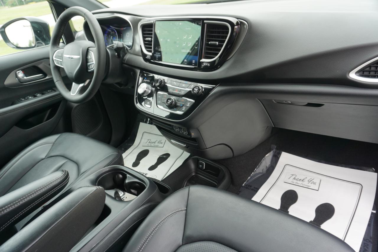 Chrysler Pacifica Select 2025
