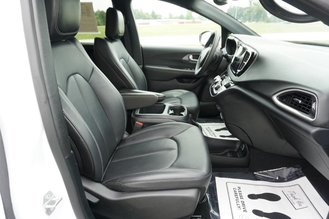 Chrysler Pacifica Select 2025