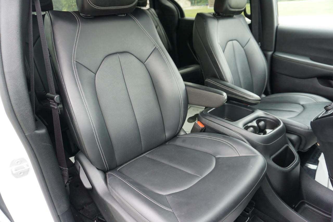 Chrysler Pacifica Select 2025