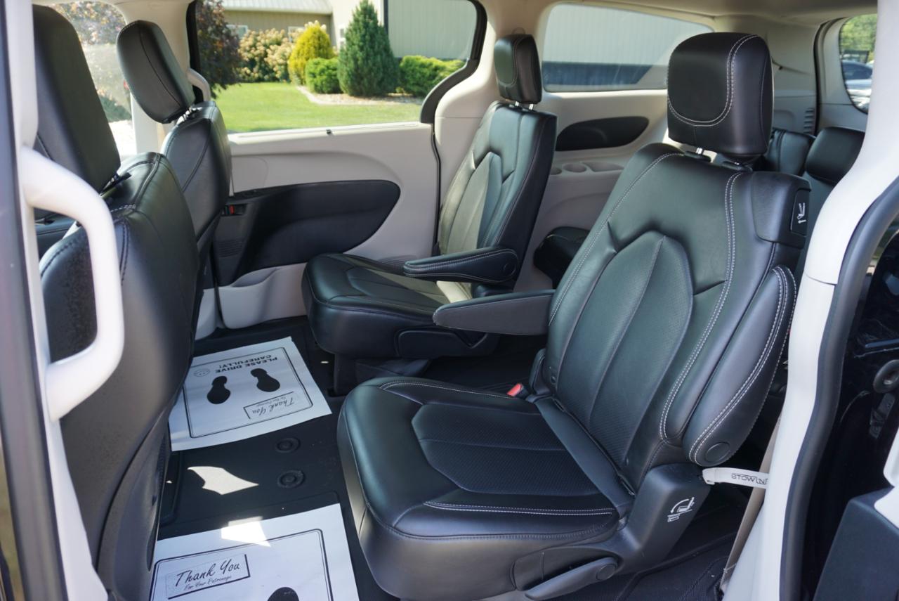 Chrysler Pacifica Touring L 2023