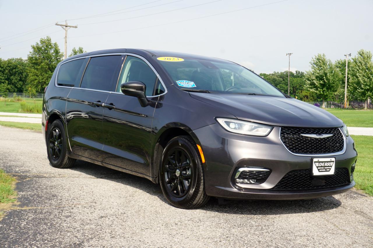 Chrysler Pacifica Touring L 2023