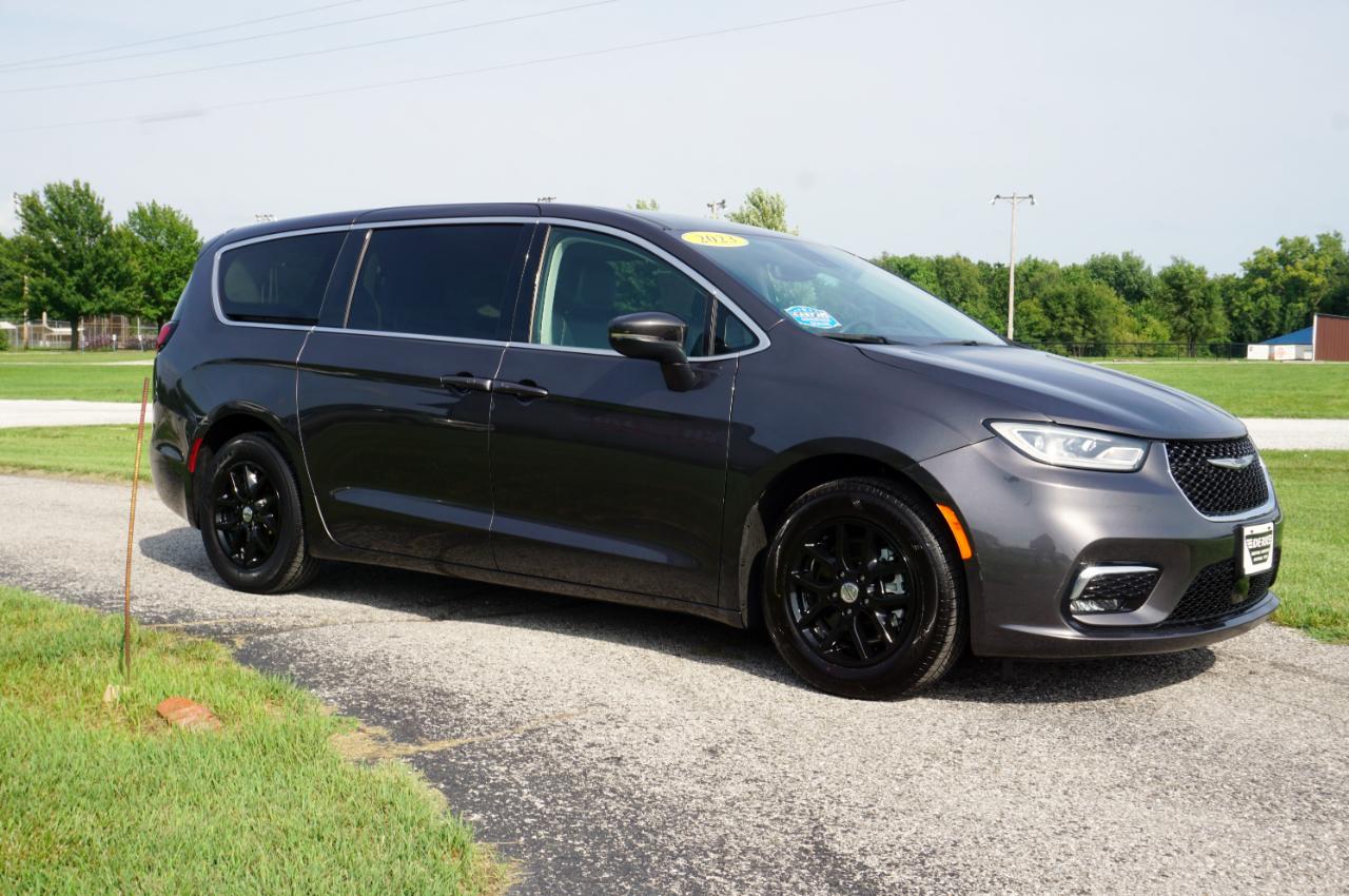 Chrysler Pacifica Touring L 2023