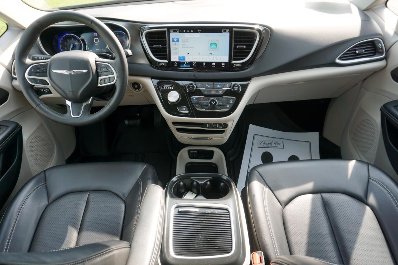 Chrysler Pacifica Touring L 2023
