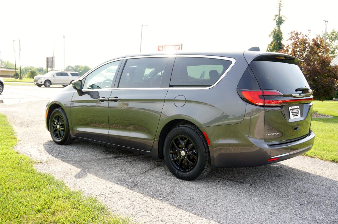 Chrysler Pacifica Touring L 2023