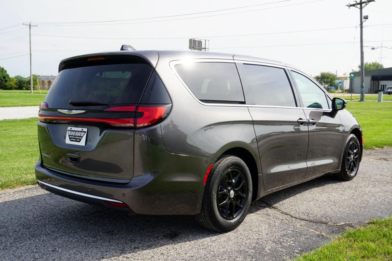 Chrysler Pacifica Touring L 2023