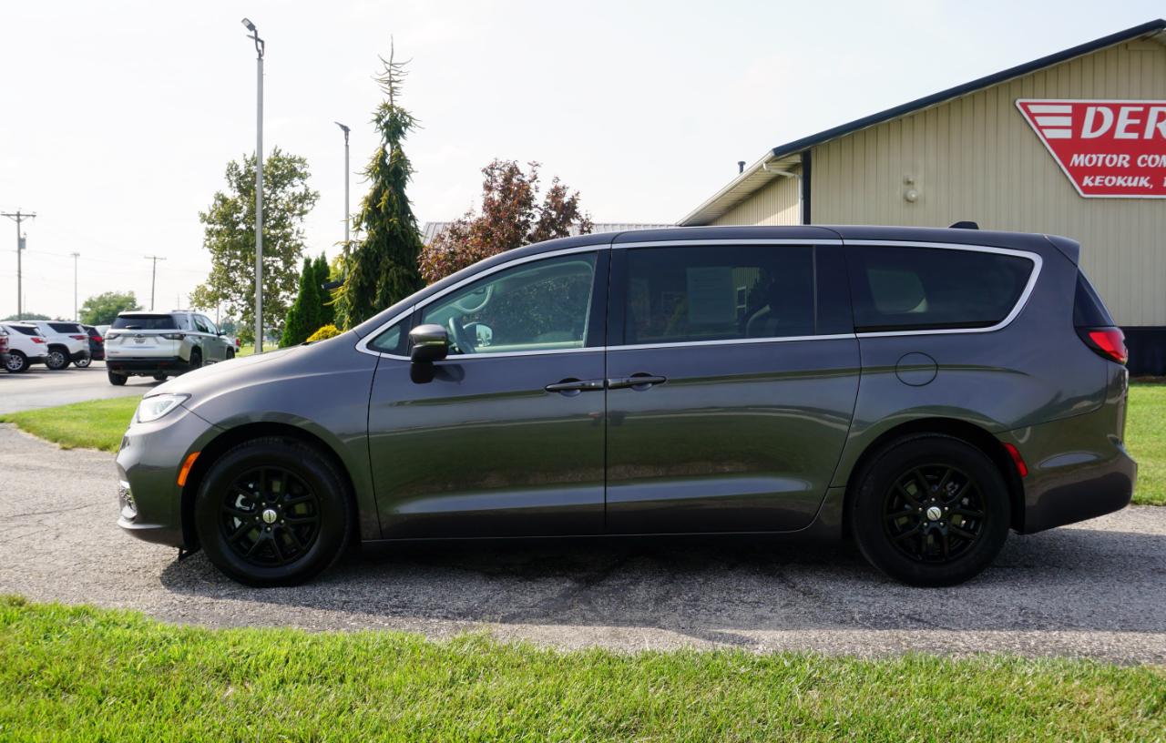 Chrysler Pacifica Touring L 2023