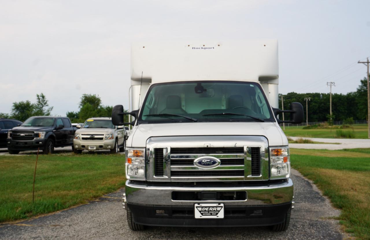 Ford Econoline E-350 Super Duty 2023