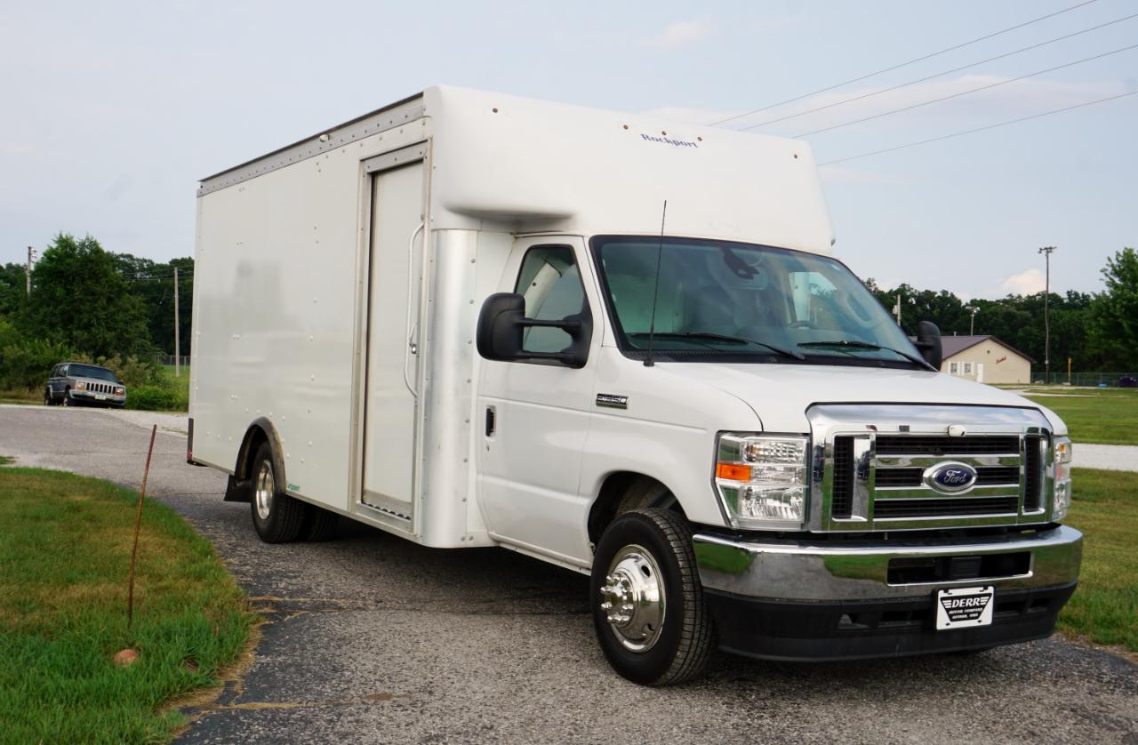Ford Econoline E-350 Super Duty 2023