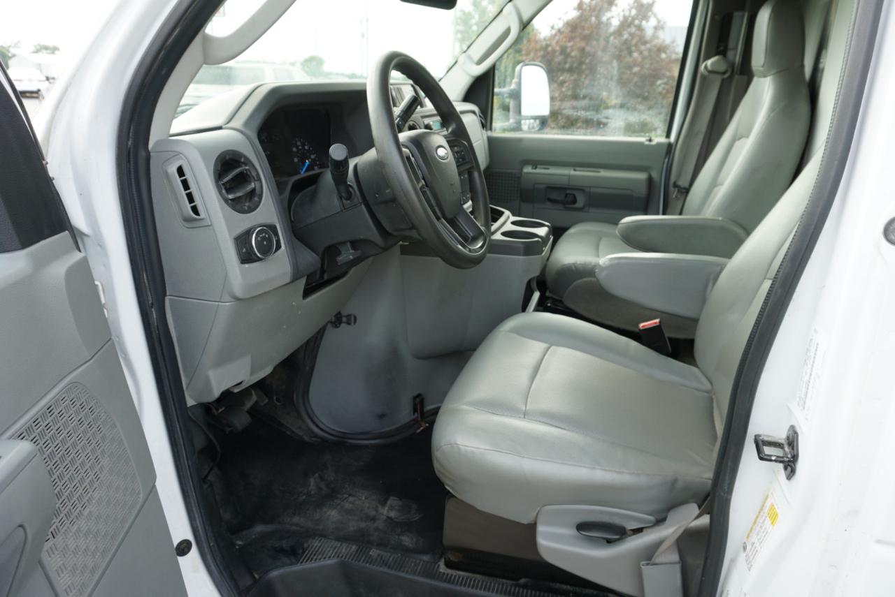 Ford Econoline E-350 Super Duty 2023