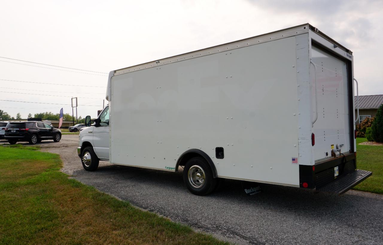 Ford Econoline E-350 Super Duty 2023