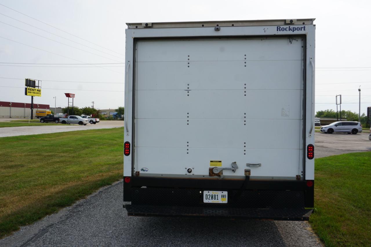 Ford Econoline E-350 Super Duty 2023