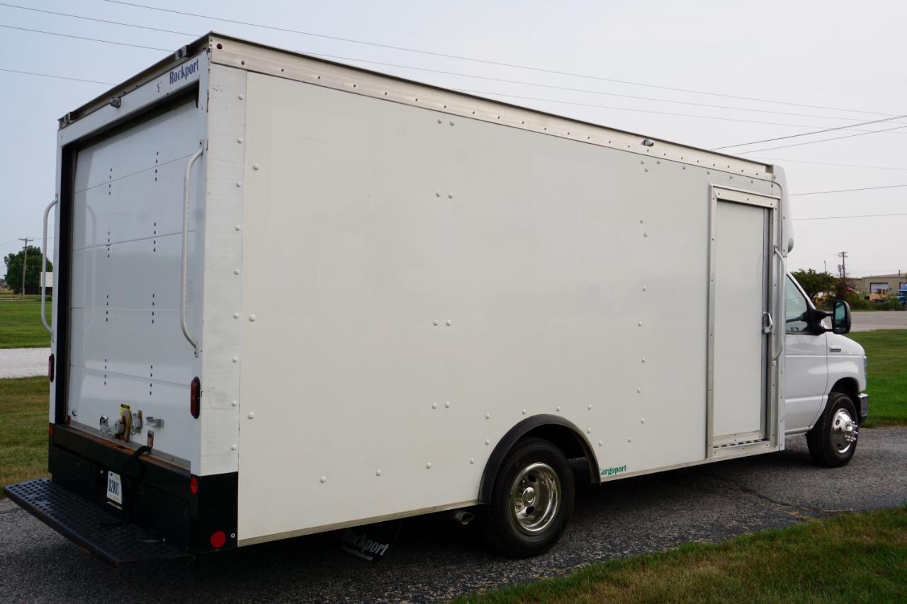 Ford Econoline E-350 Super Duty 2023