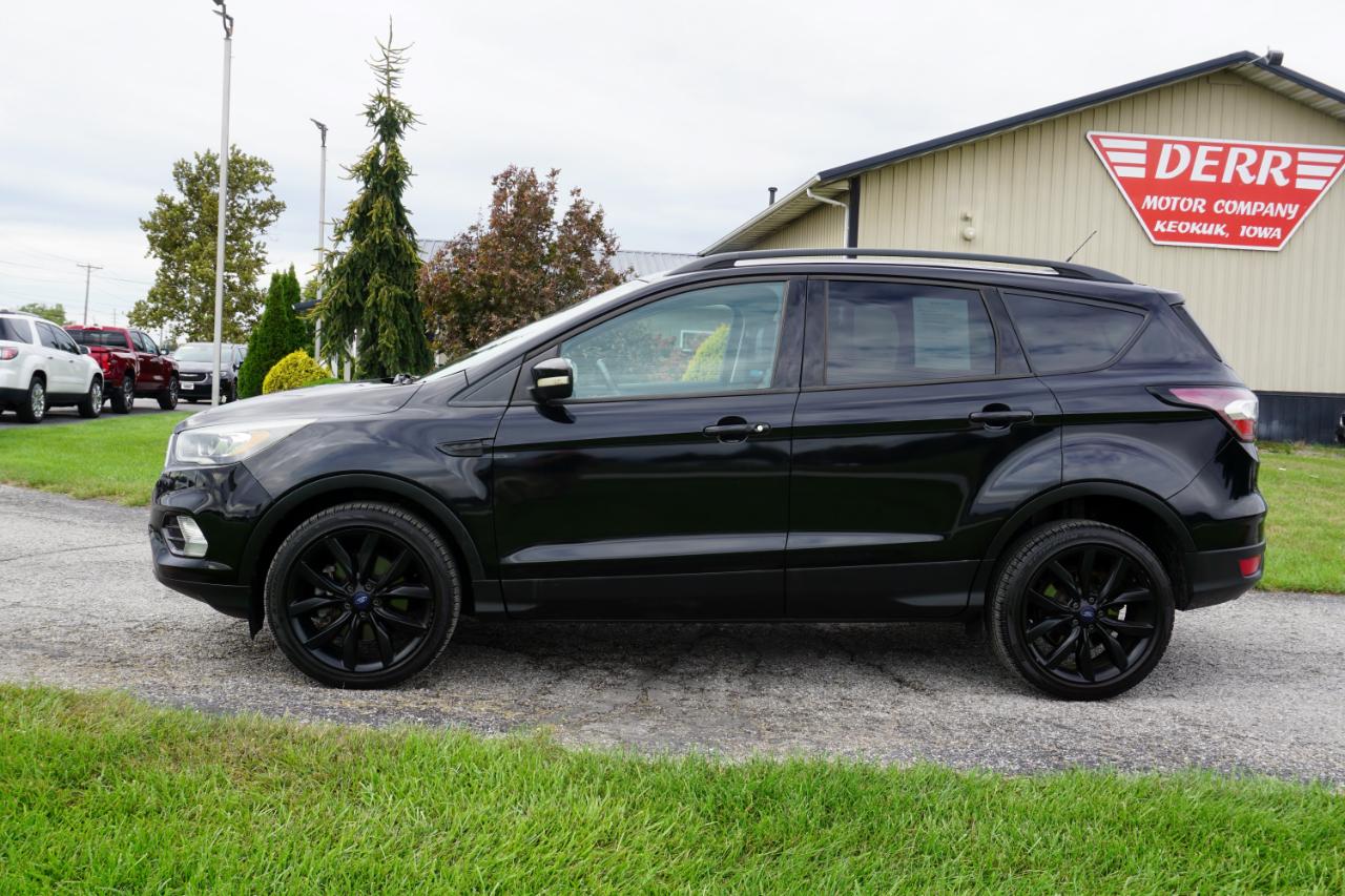 Ford Escape Titanium 4WD 2017