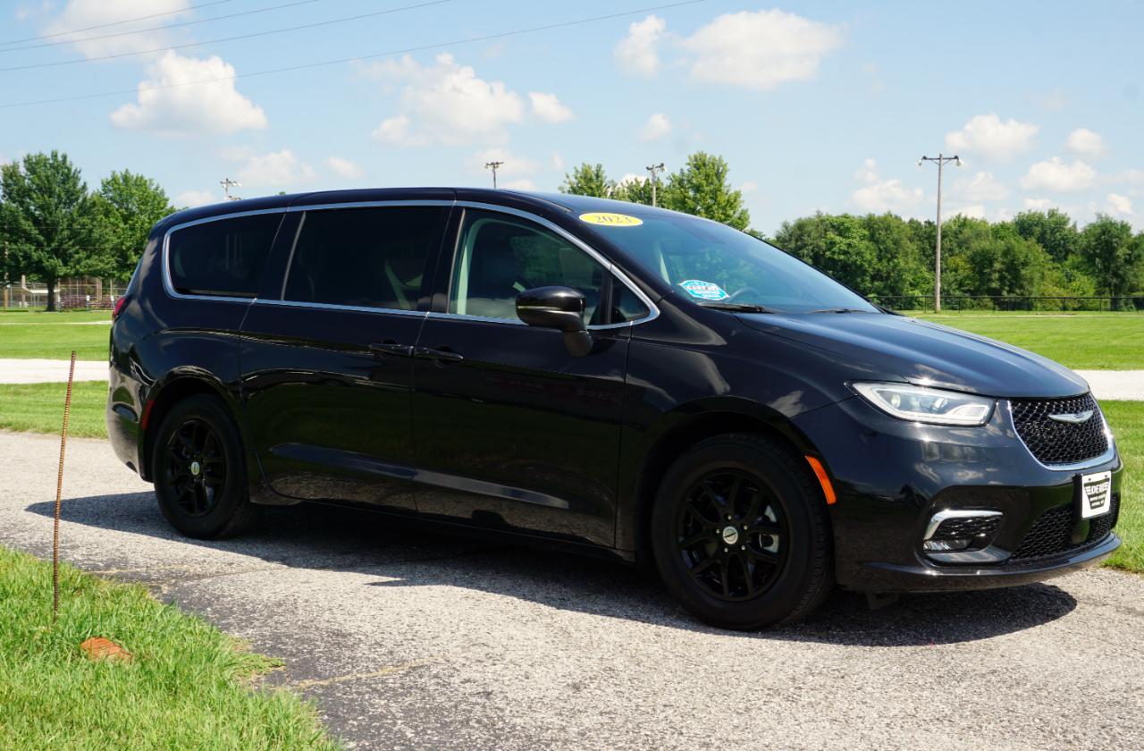 Chrysler Pacifica Touring L 2023