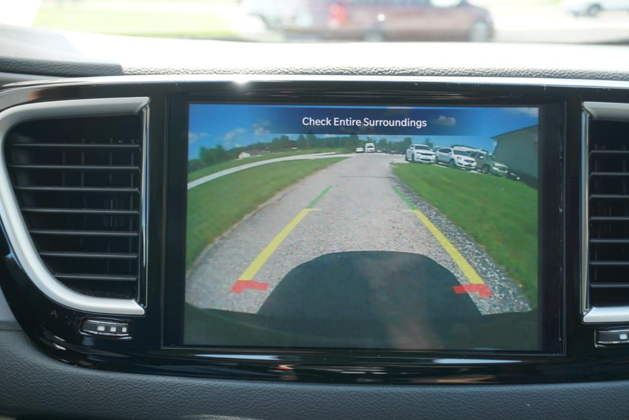 Chrysler Pacifica Touring L 2023
