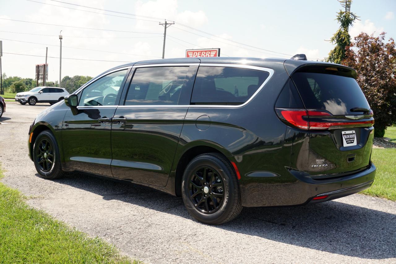Chrysler Pacifica Touring L 2023
