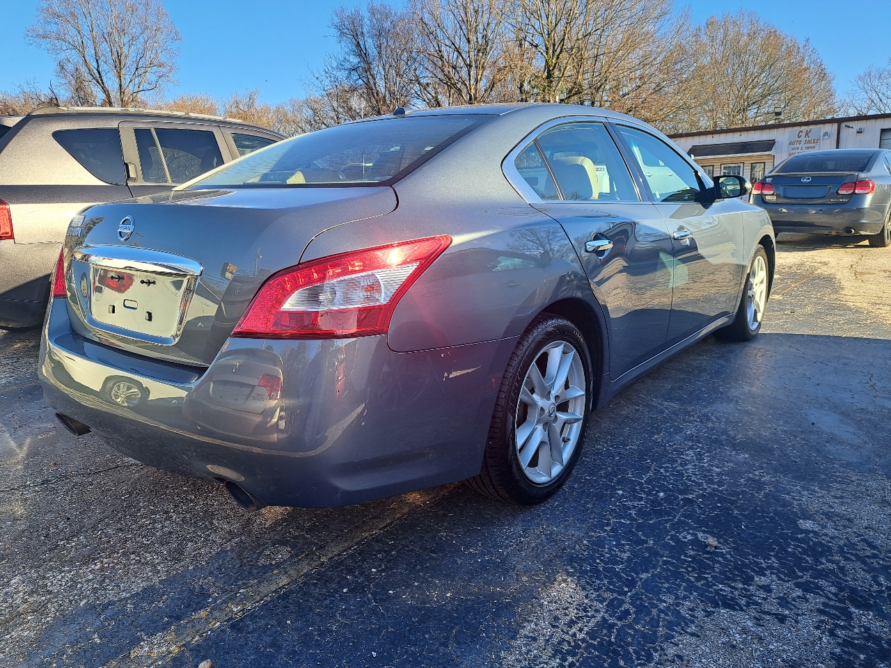 Nissan Maxima S 2010
