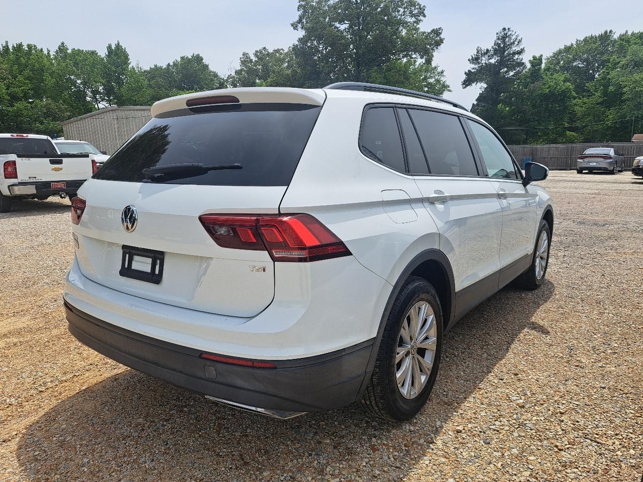 Volkswagen Tiguan S 2018