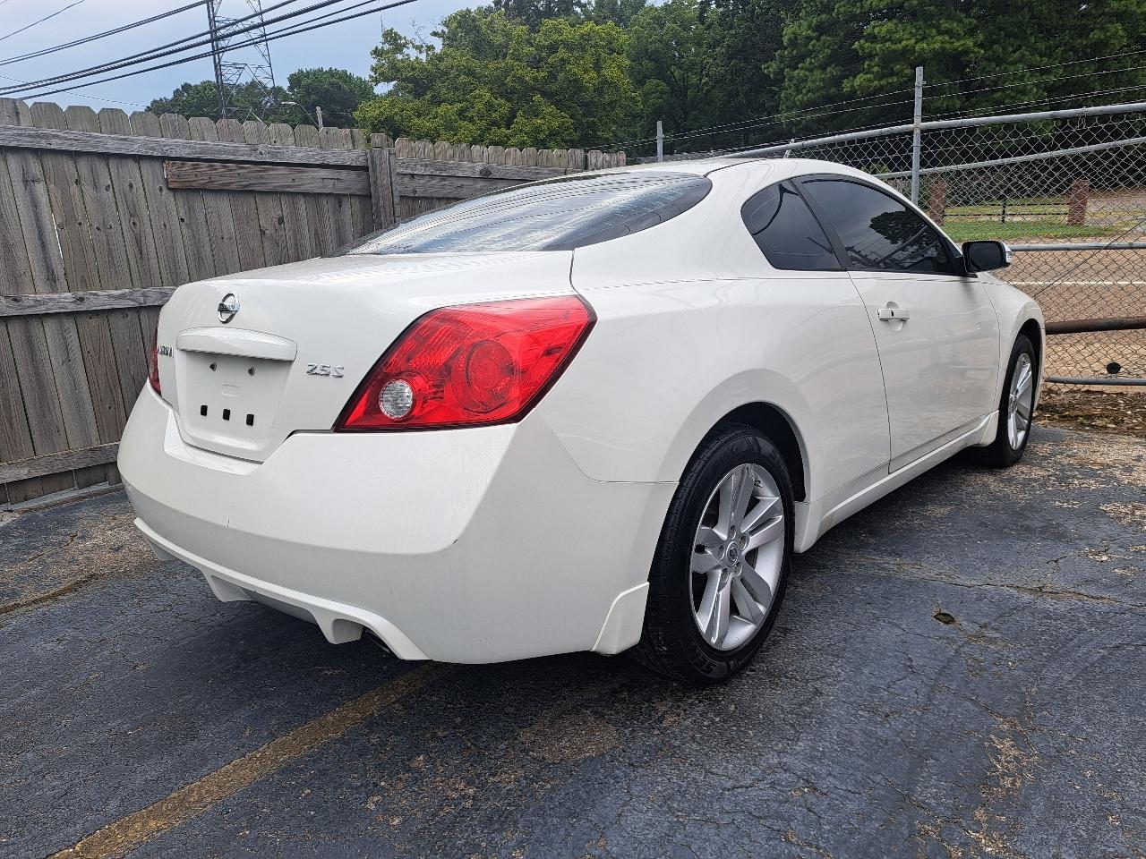 Nissan Altima 2.5 S CVT Coupe 2010