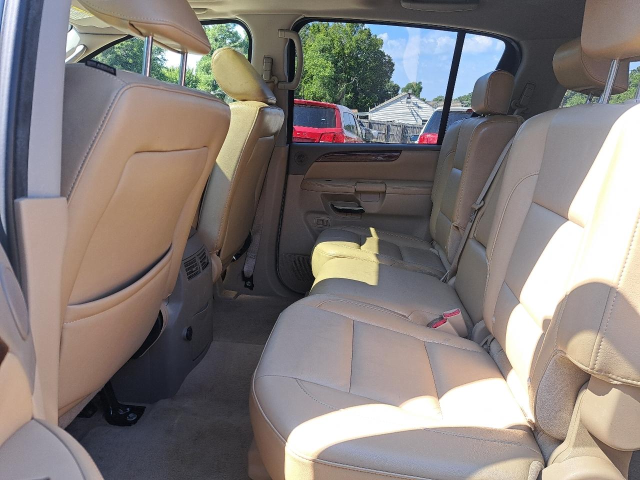 Nissan Armada SV 2WD 2011