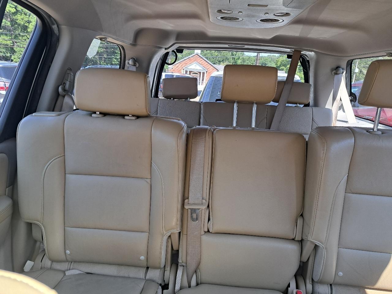 Nissan Armada SV 2WD 2011