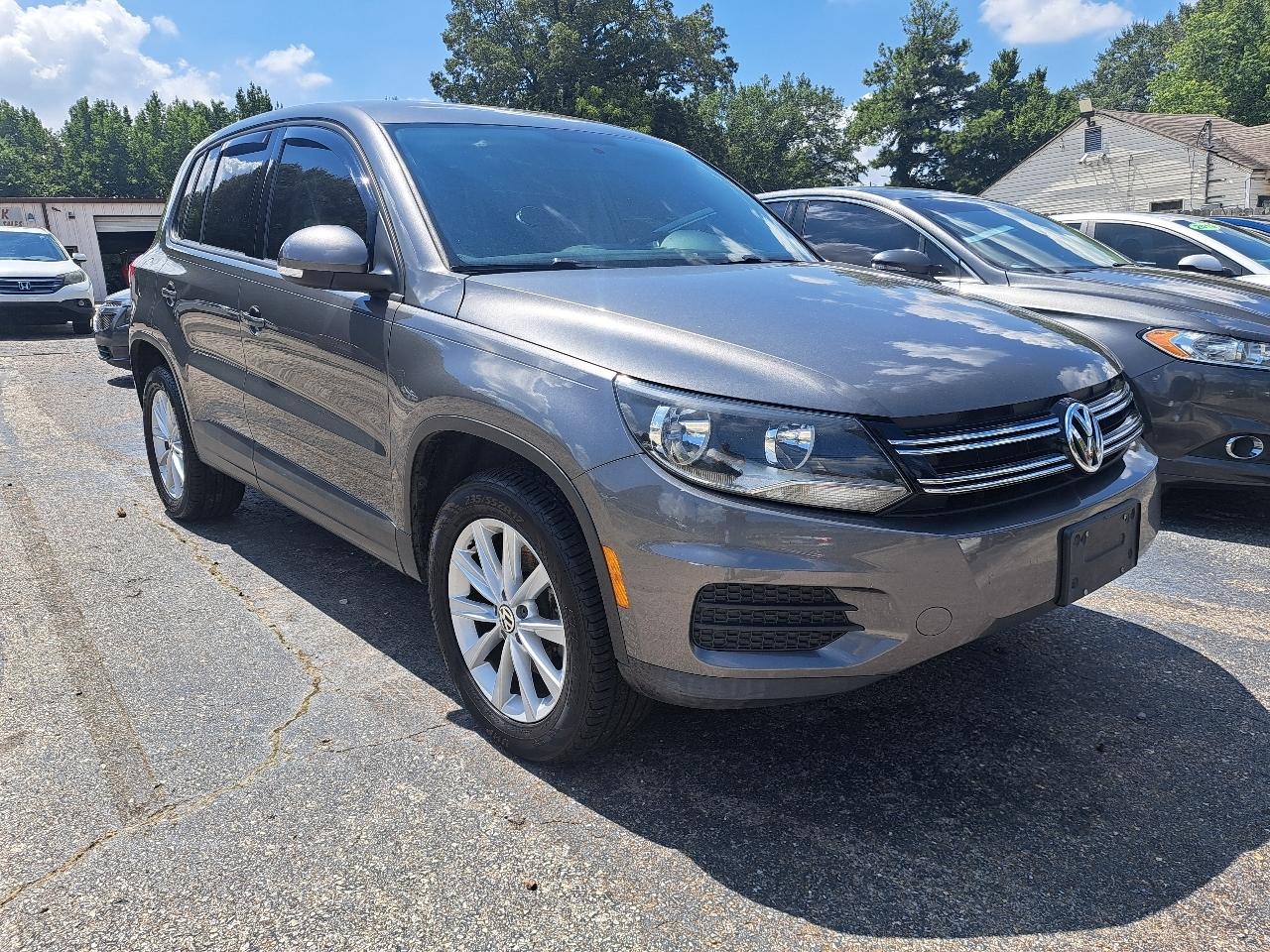 Volkswagen Tiguan S 2017