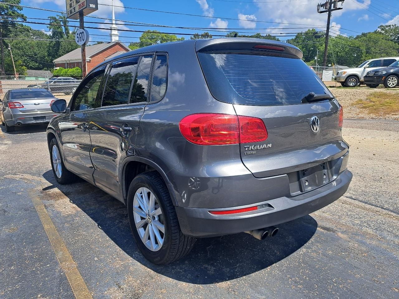 Volkswagen Tiguan S 2017