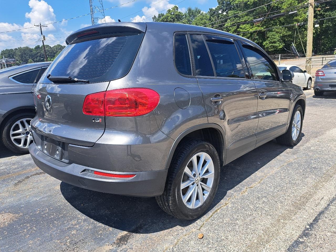 Volkswagen Tiguan S 2017