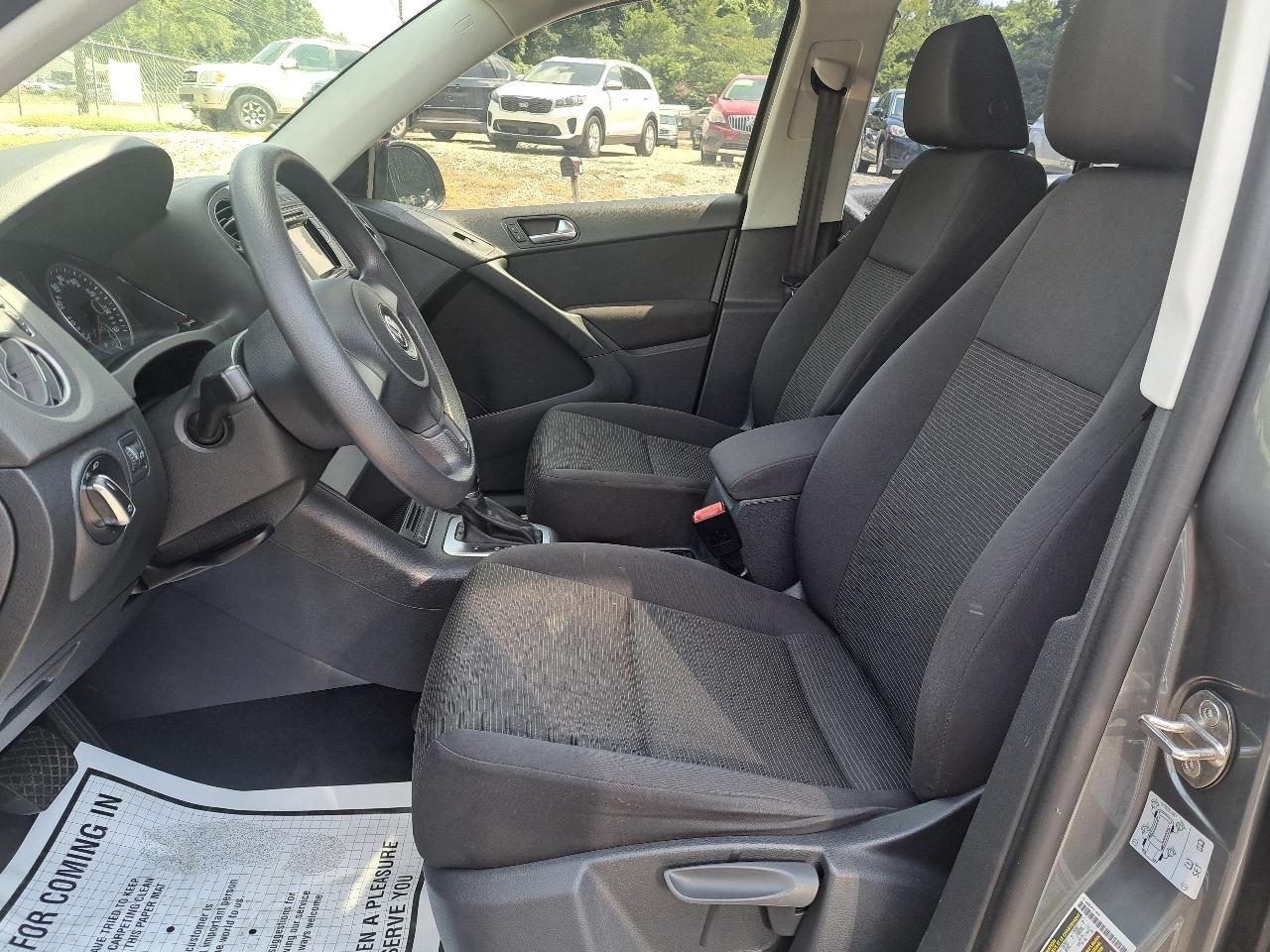 Volkswagen Tiguan S 2017